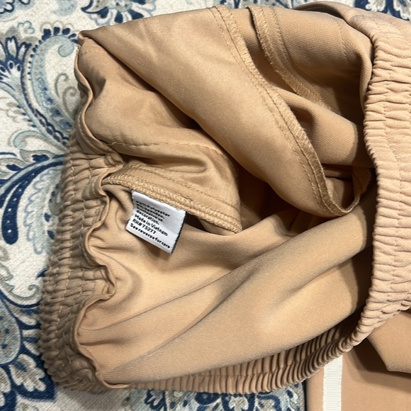 New without the tag women’s size 2 Nine West pin stripe pants slim straight - Picture 4 of 4